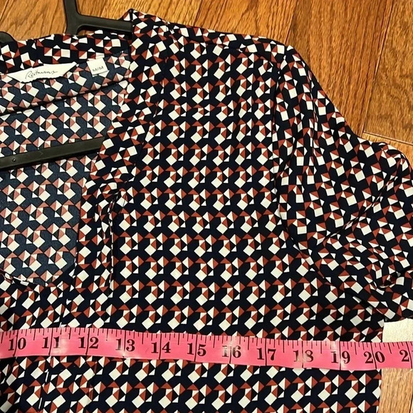 Reitmans all over  Geo print with 3/4 sleeves Blouse size M - Picture 8 of 11